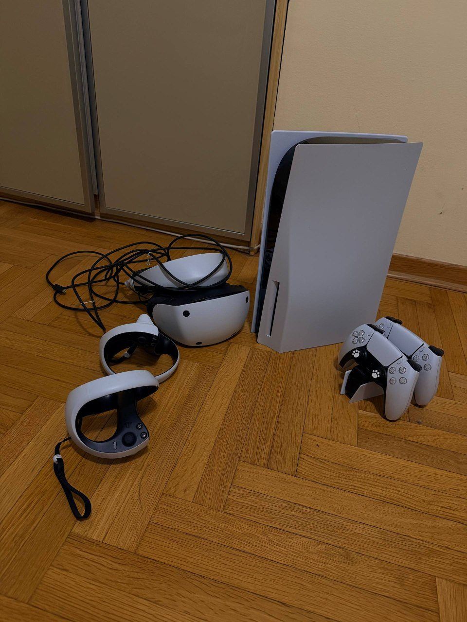 Игровая приставка и очки виртуальной реальности Sony PlayStation 5 +