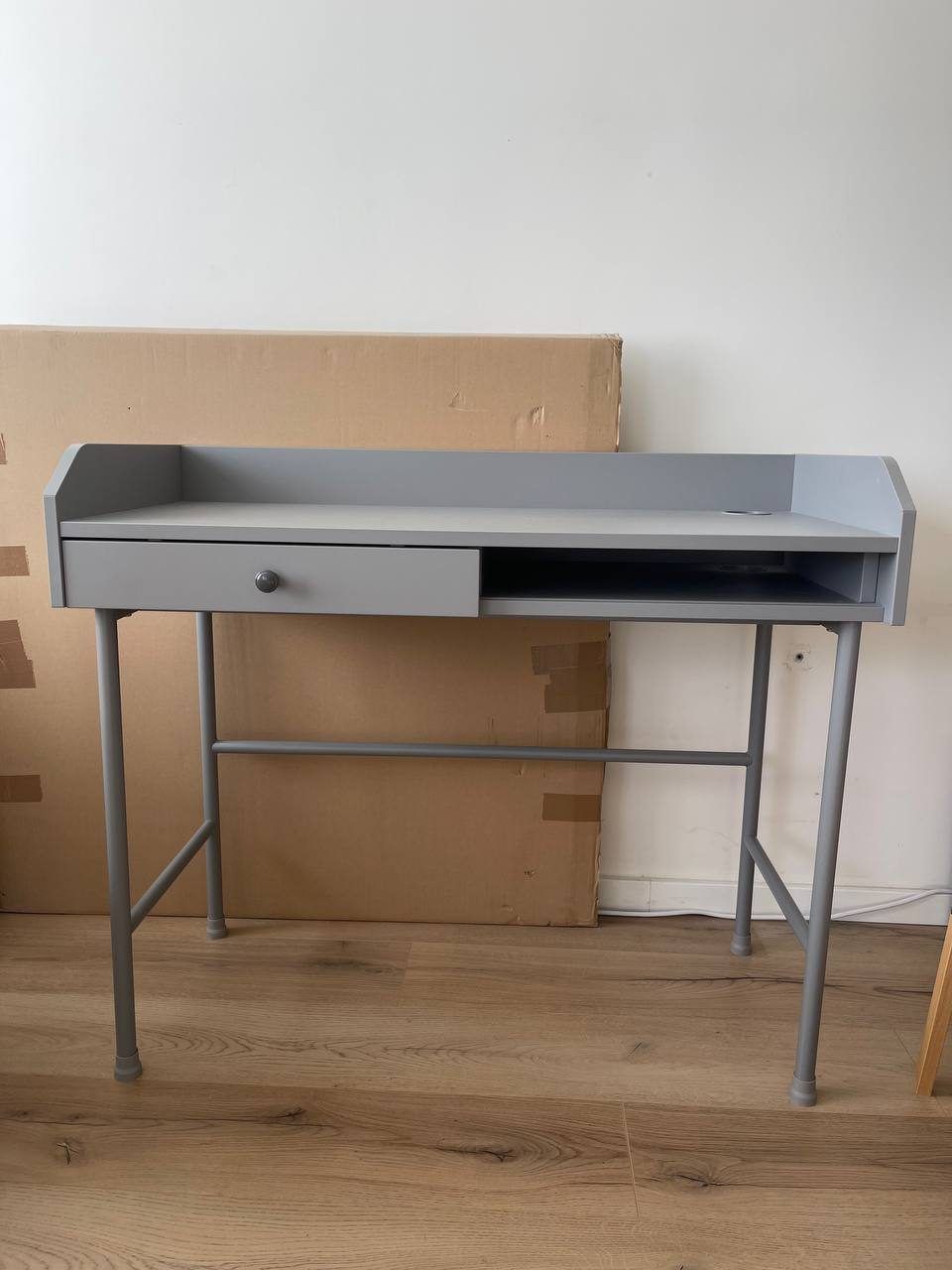 Письменный стол IKEA Hauga, 100×46 см