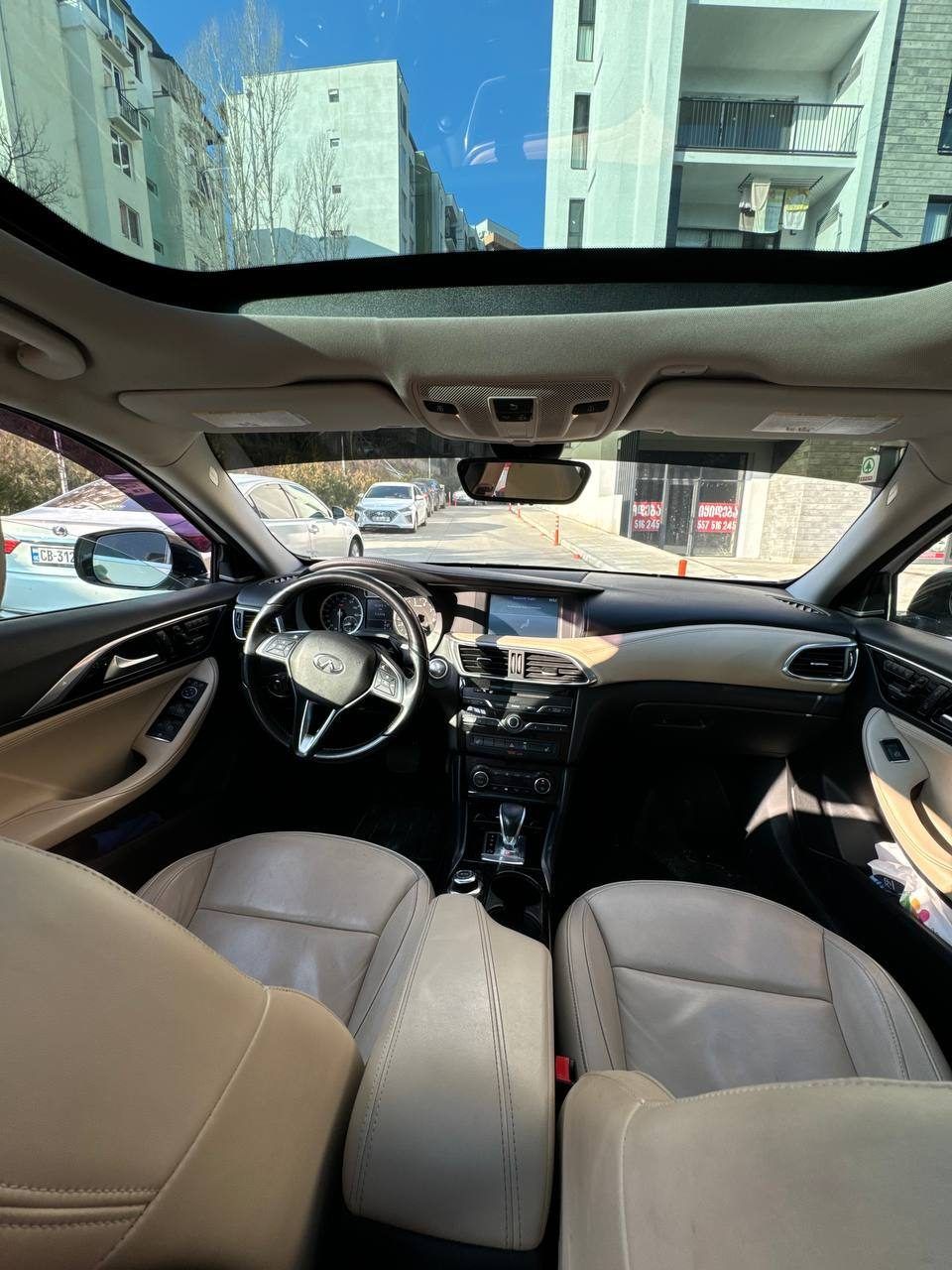 Автомобиль Infinity QX30, 2017 год