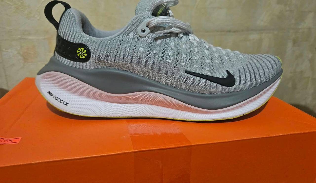 Кроссовки Nike, размер 39-40