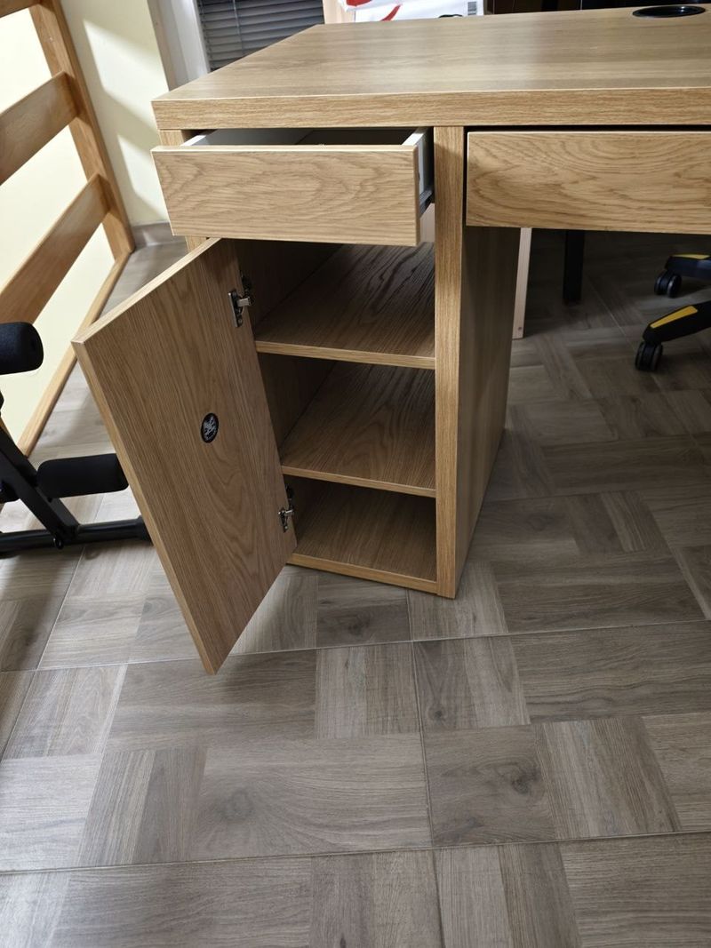 Письменный стол IKEA