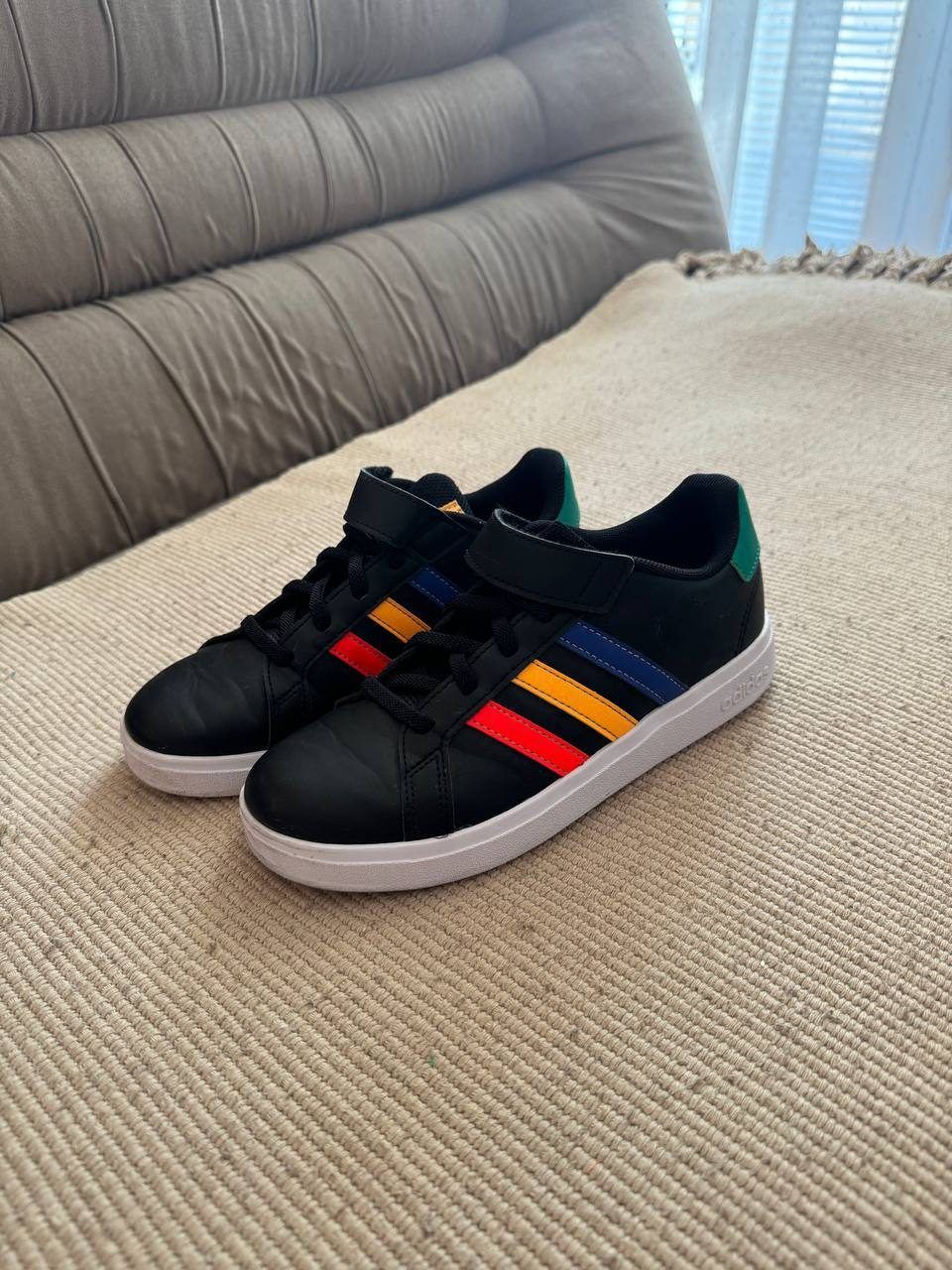 Кроссовки Adidas, размер 34
