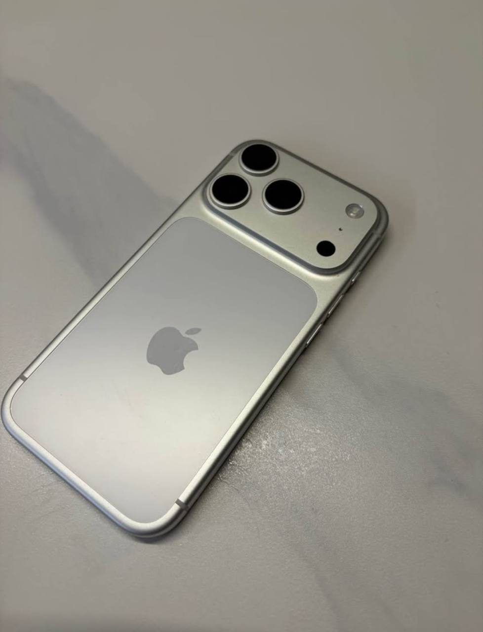 Смартфон Apple iPhone 17 Pro, 256 ГБ