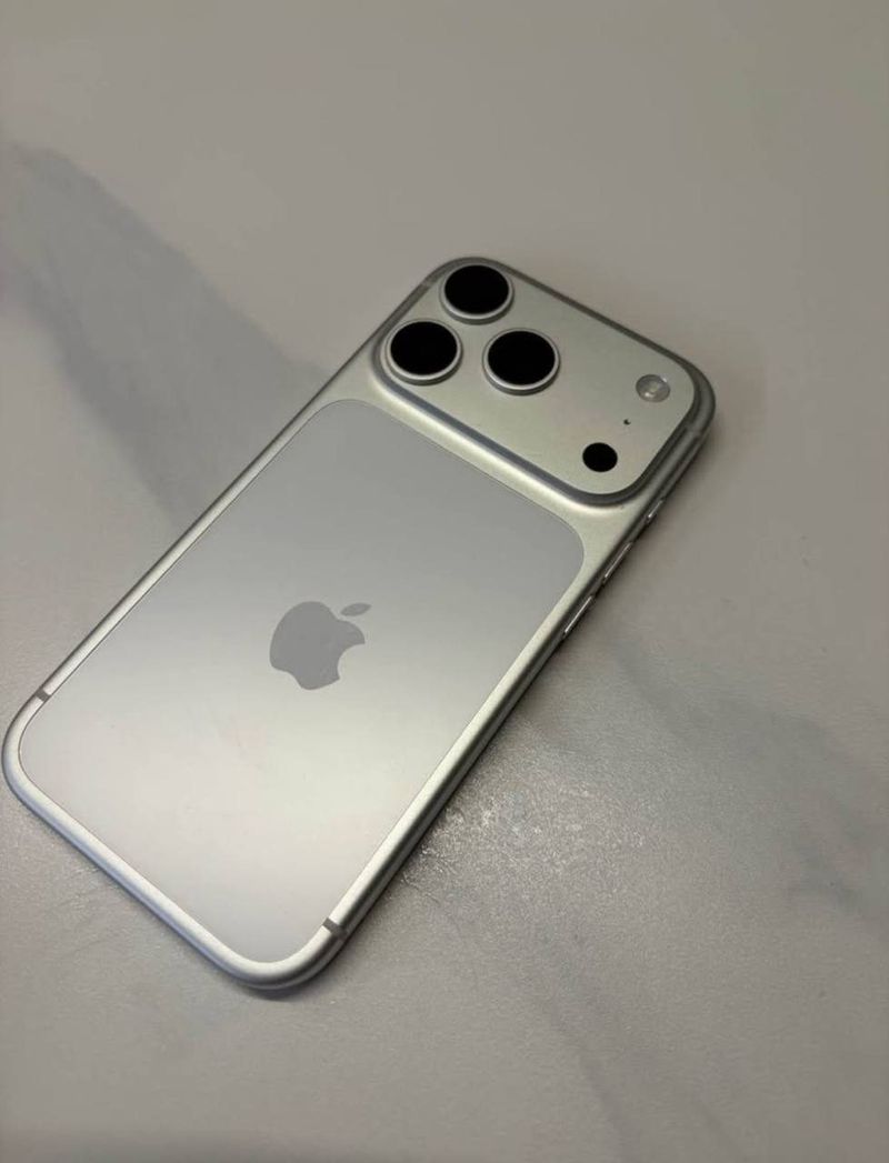 Смартфон Apple iPhone 17 Pro, 256 ГБ