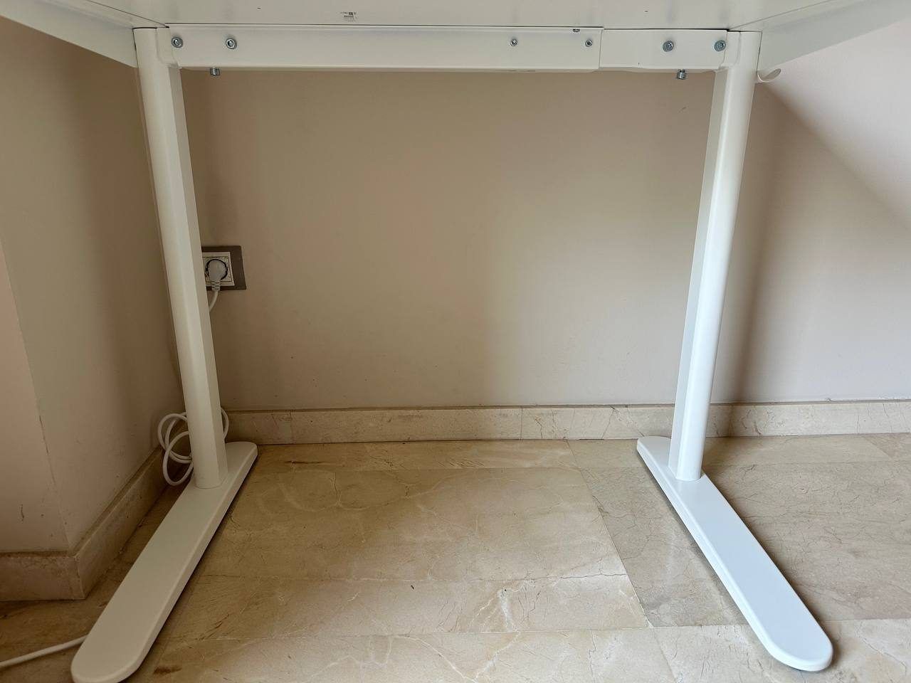 Стол IKEA Relatera, 90x60 см