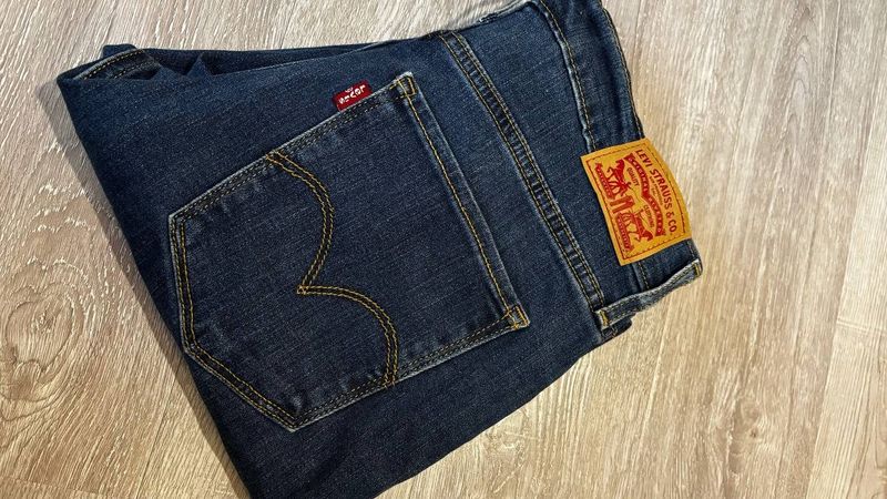 Джинсы Levis 724 High Rise Straight, размер 30
