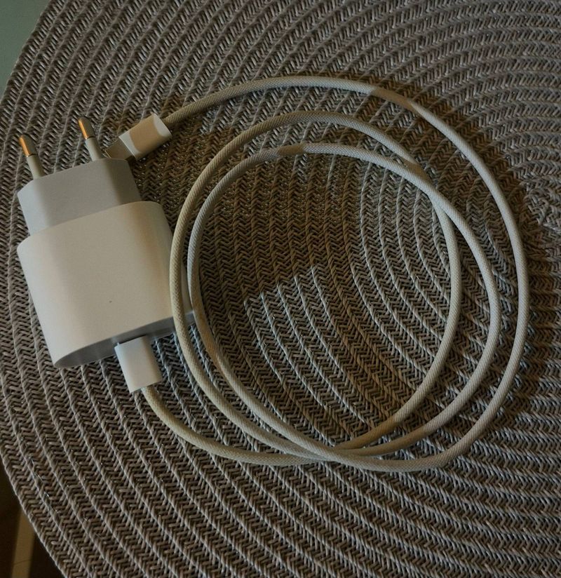 Адаптер и кабель Apple, 20W