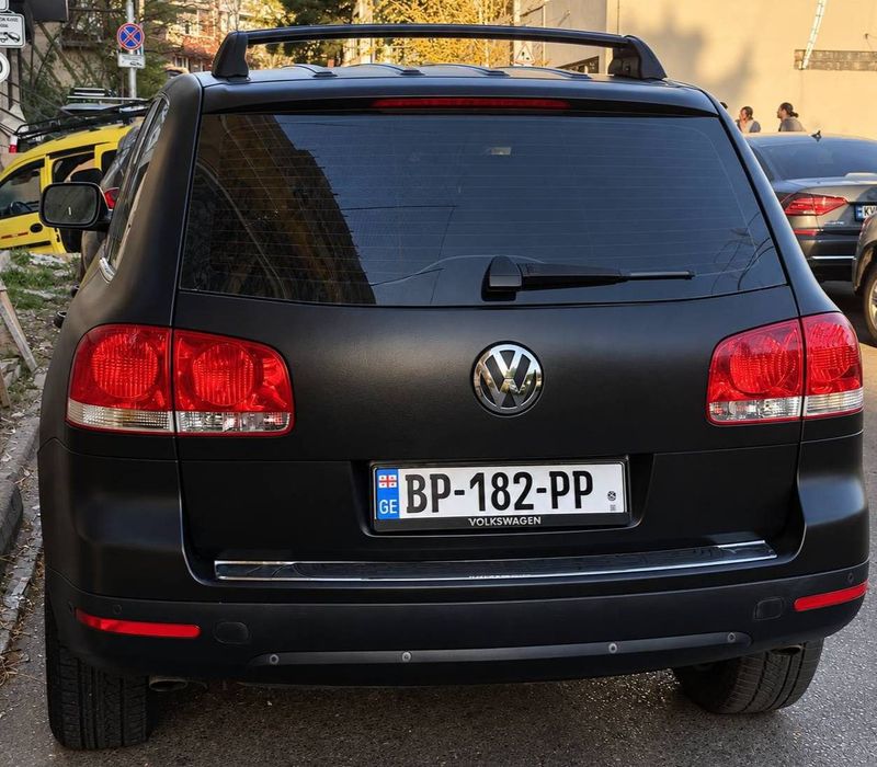 Автомобиль Volkswagen Touareg, 2004
