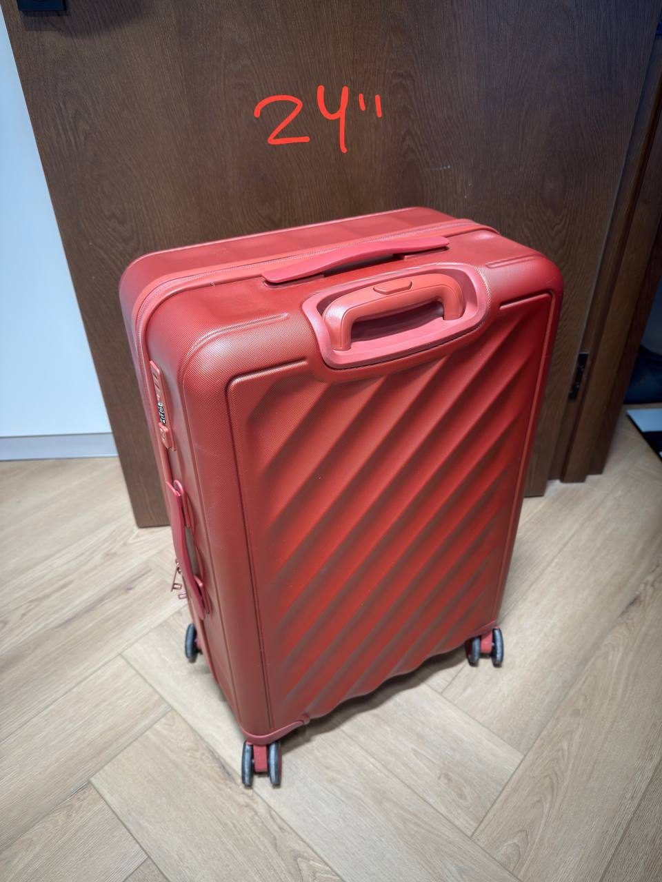 Чемодан, 24 дюйма