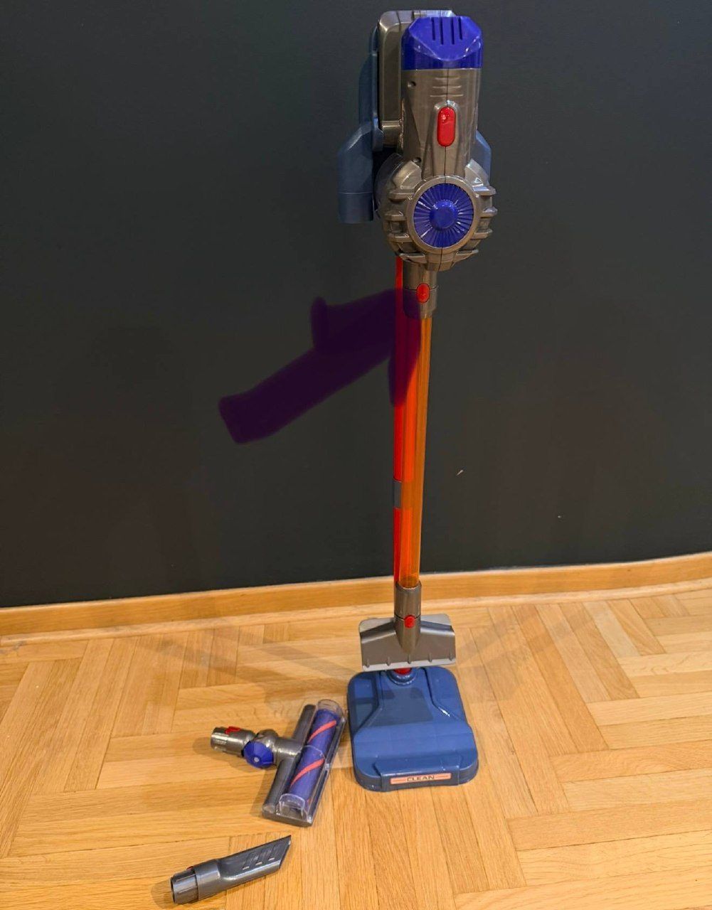 Детский пылесос и игрушки Dyson