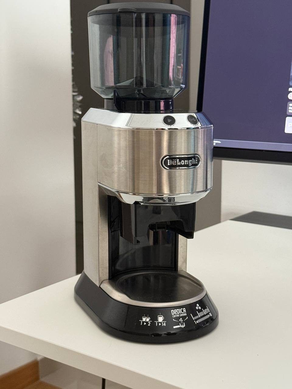 Кофемолка De’Longhi Dedica KG521.M