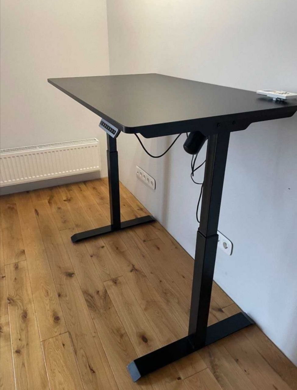 Стол Е-TABLE, с регулировкой высоты