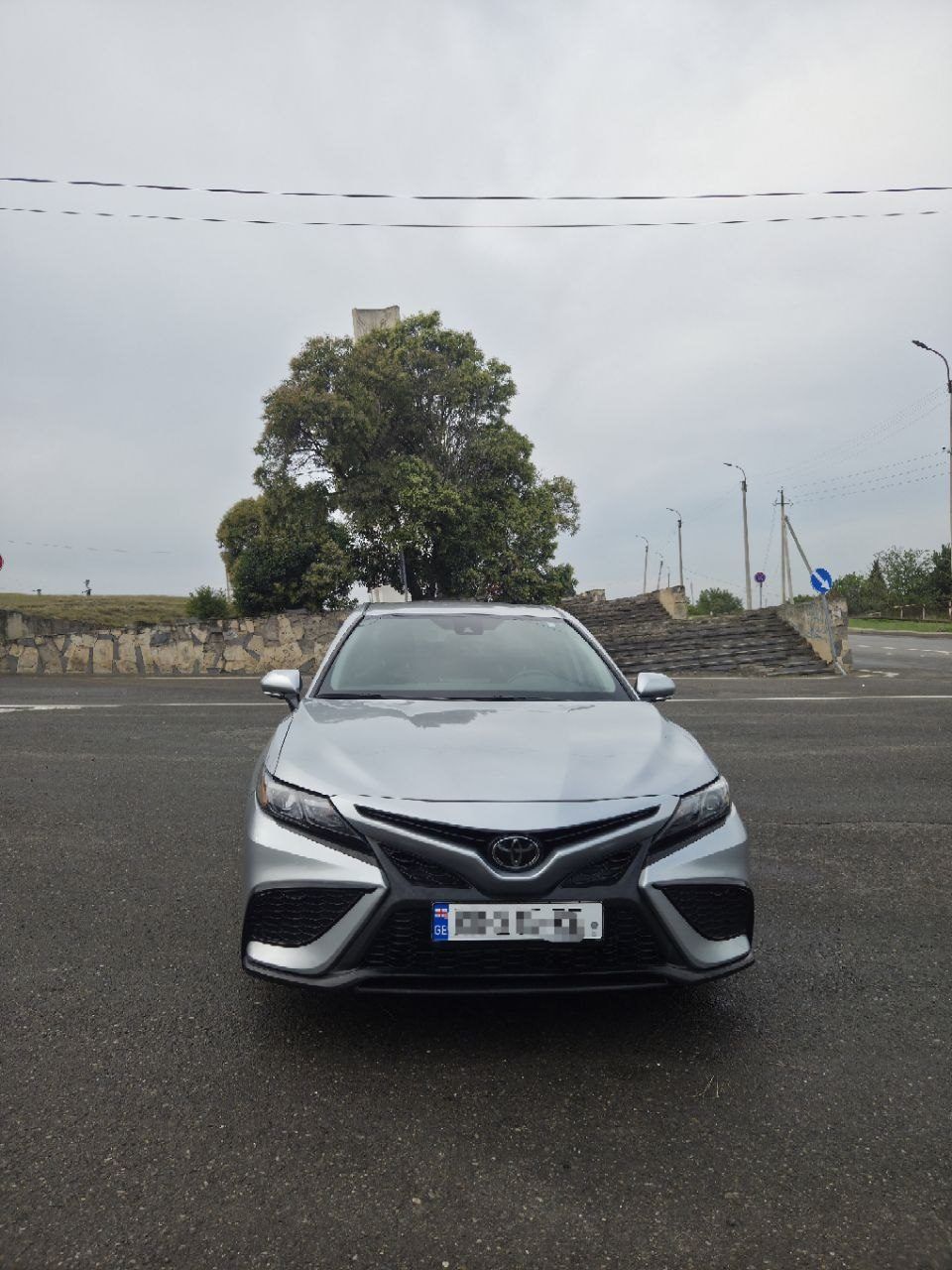 Автомобиль Toyota Camry SE, 2023