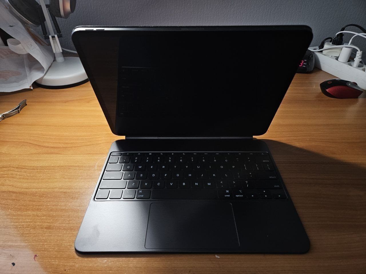 Планшет, клавиатура и стилус Apple iPad Pro 13" M5, 2 ТБ
