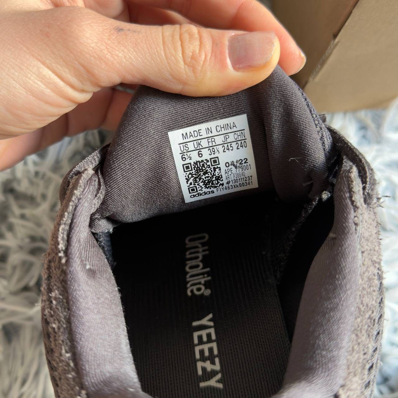 Кроссовки Adidas yeezy boost, размер 39,5