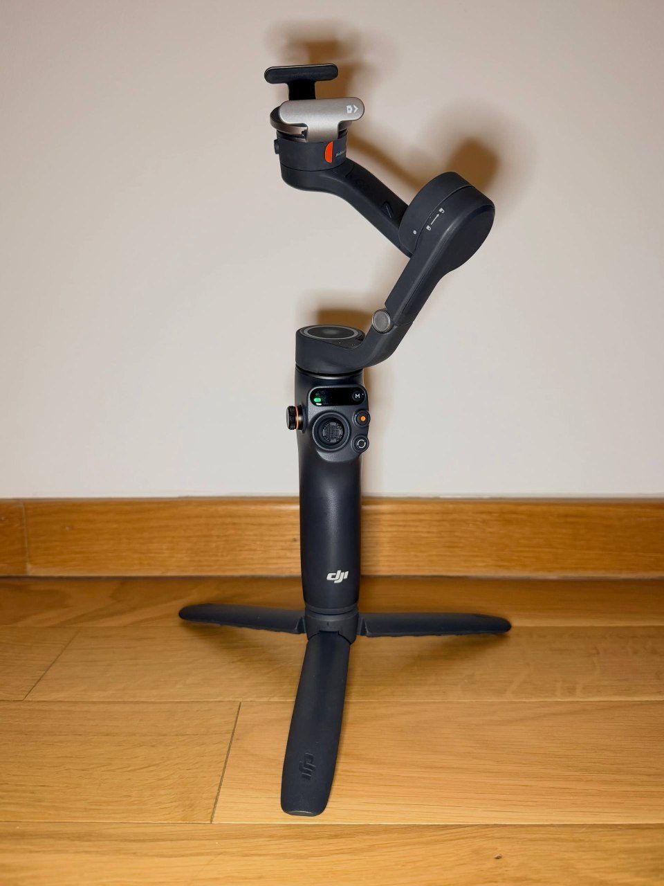 Стабилизатор DJI Osmo Mobile 6