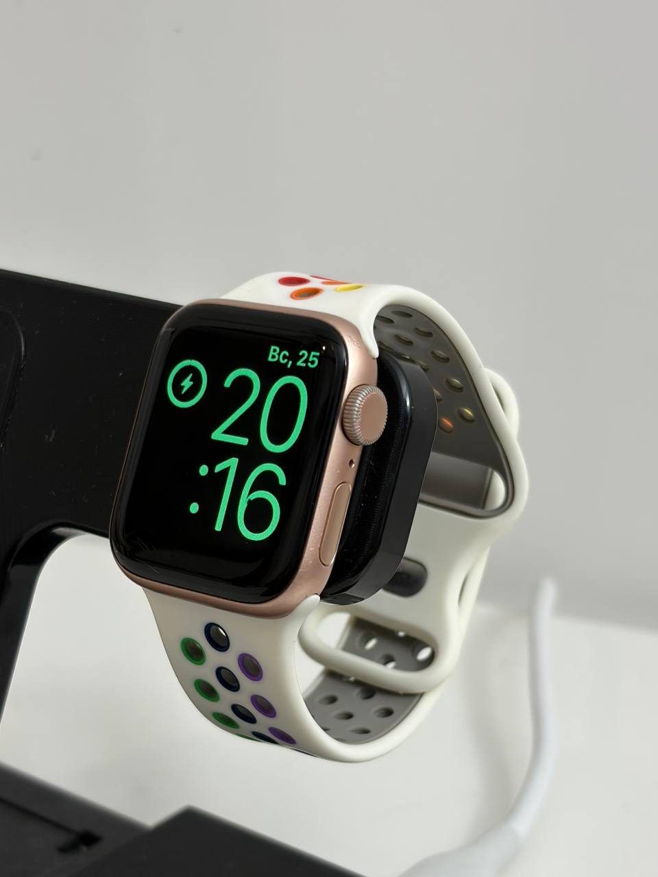 Смарт-часы Apple Watch SE, 40mm