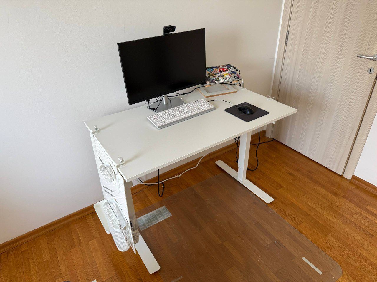 Рабочий стол IKEA TROTTEN, 120х70 см