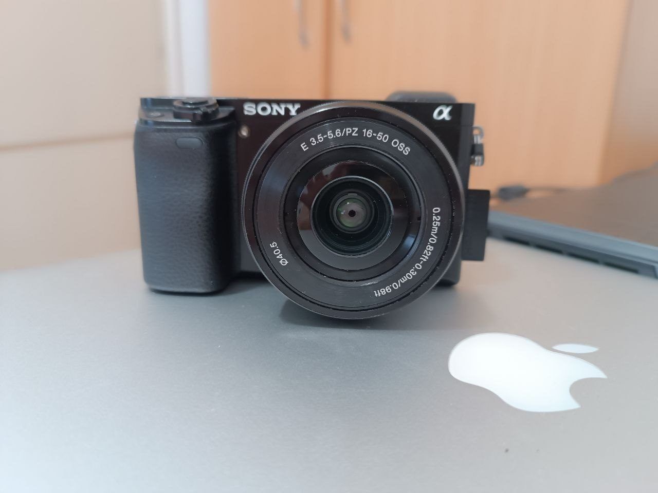 Камера, выпрямитель, лампочка и энтеросгель Sony A