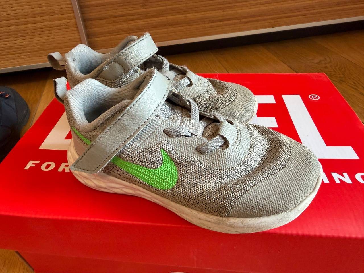 Кроссовки Nike, размер 27
