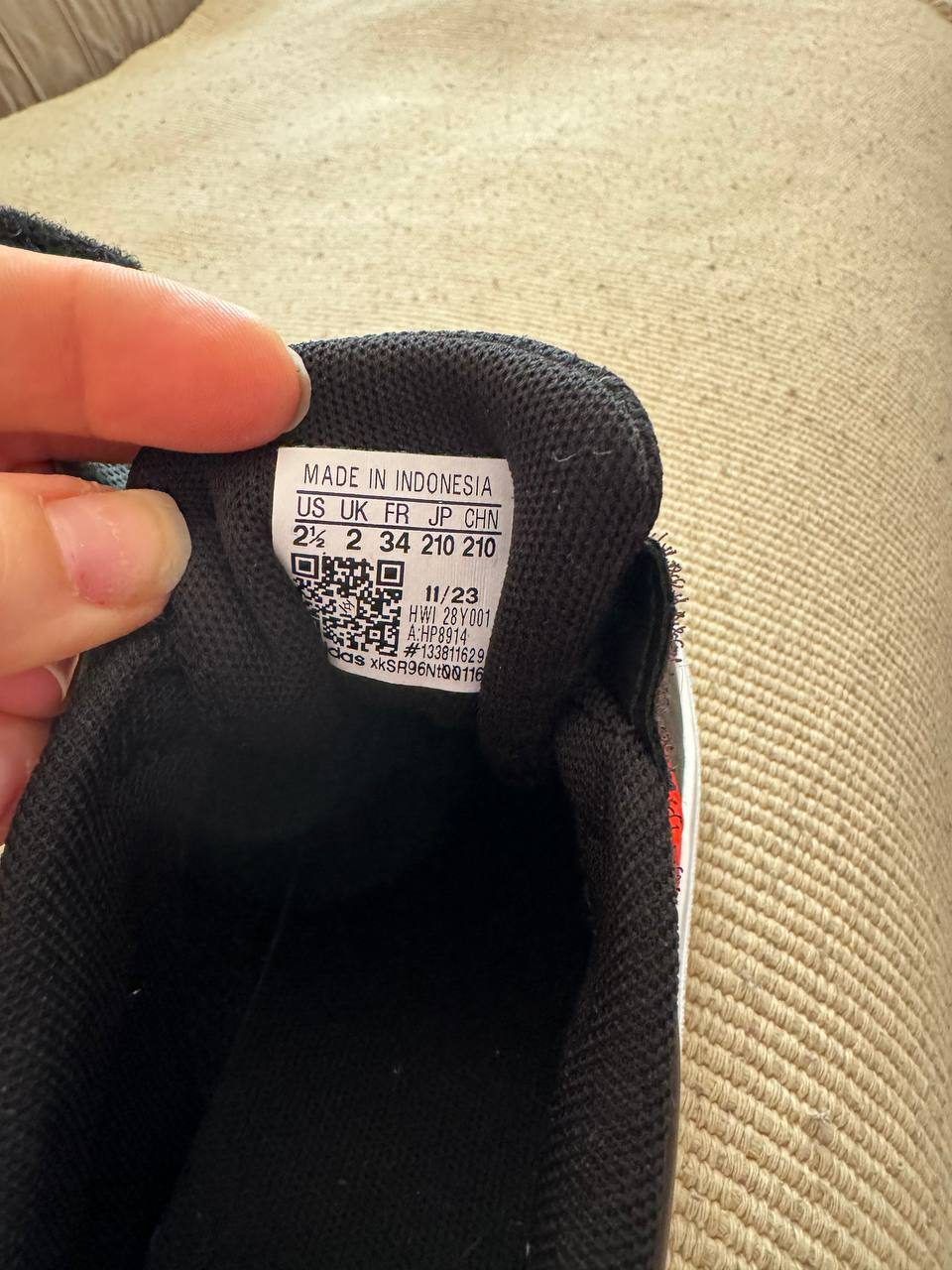 Кроссовки Adidas, размер 34