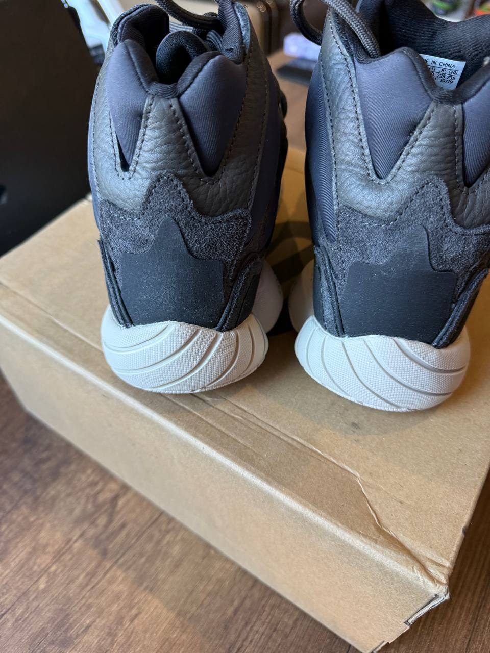 Кроссовки Adidas Yeezy 500 High, размер 24,3 см