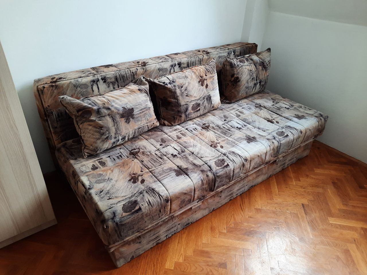 Диван, старый
