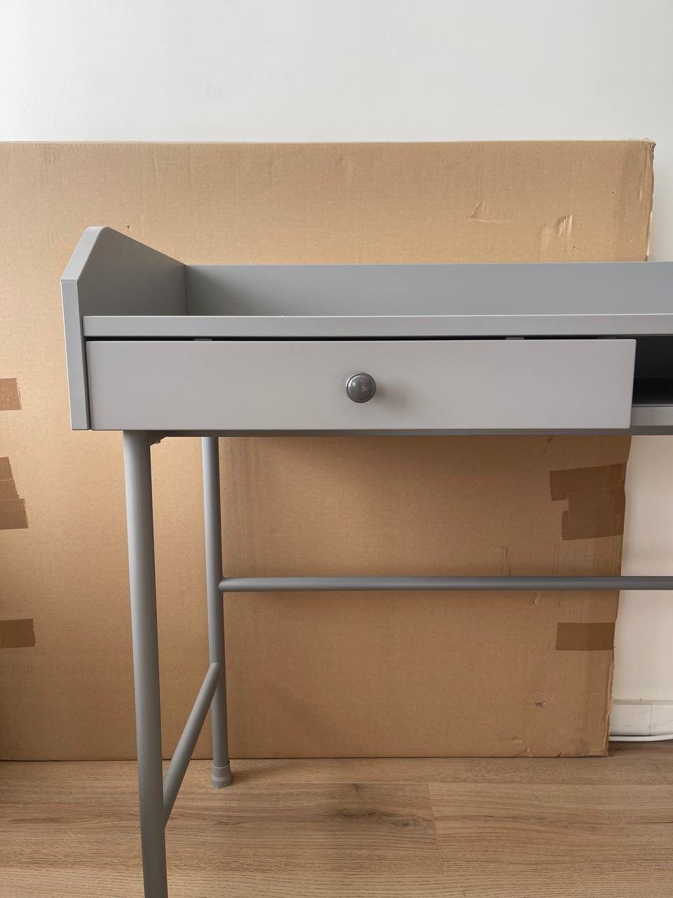 Письменный стол IKEA Hauga, 100×46 см