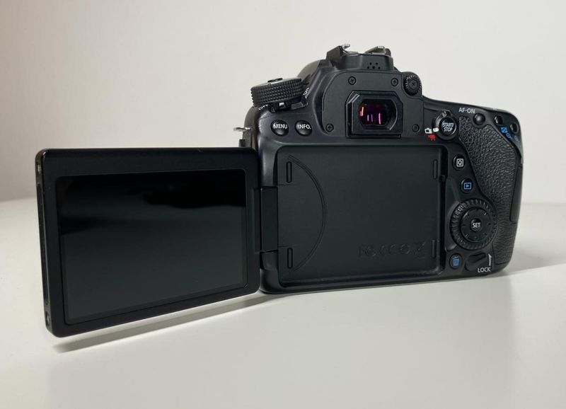 Фотокамера Canon EOS 80D