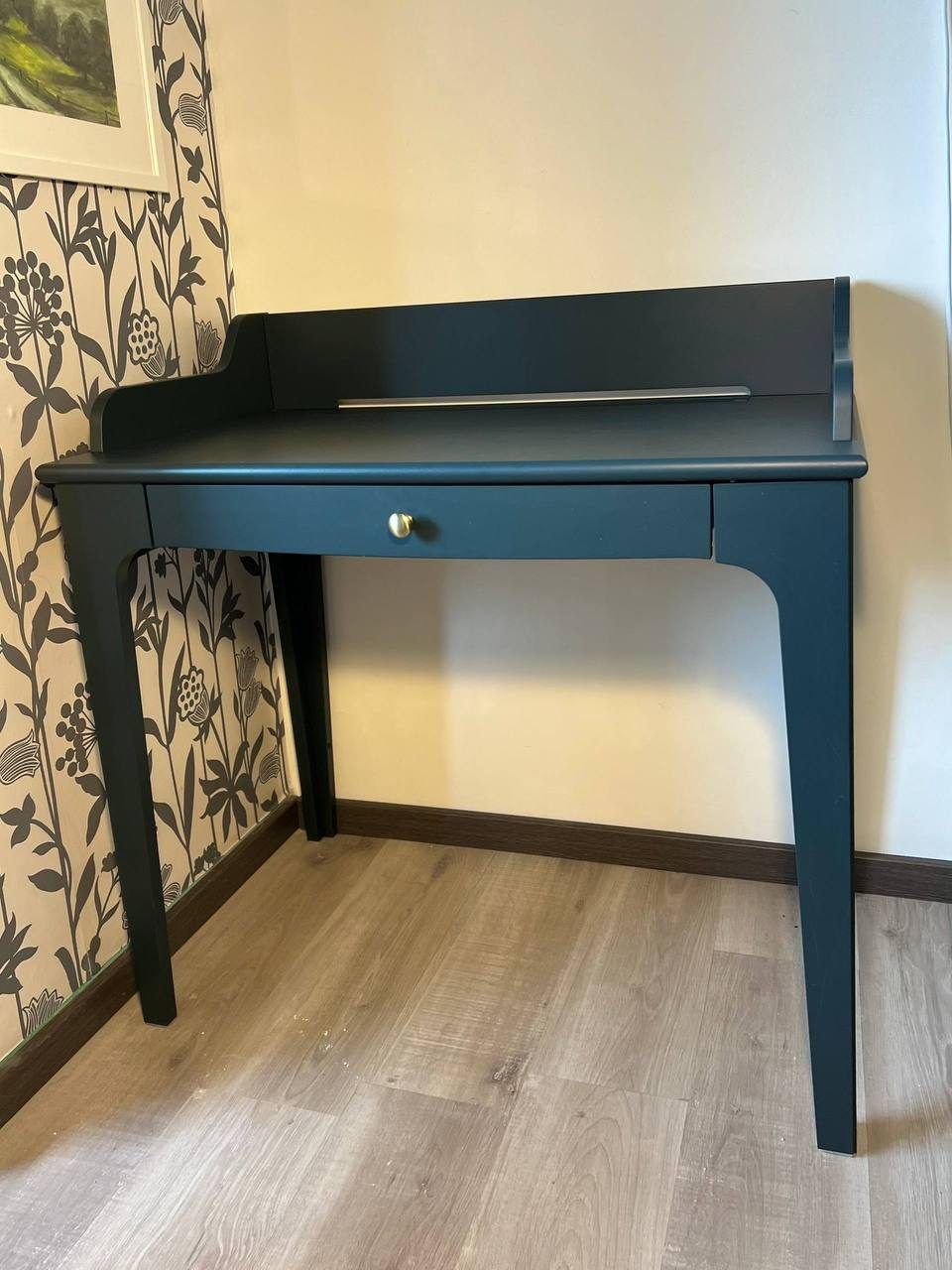 Столик IKEA LOMMARP, сине хвойно зеленого цвета