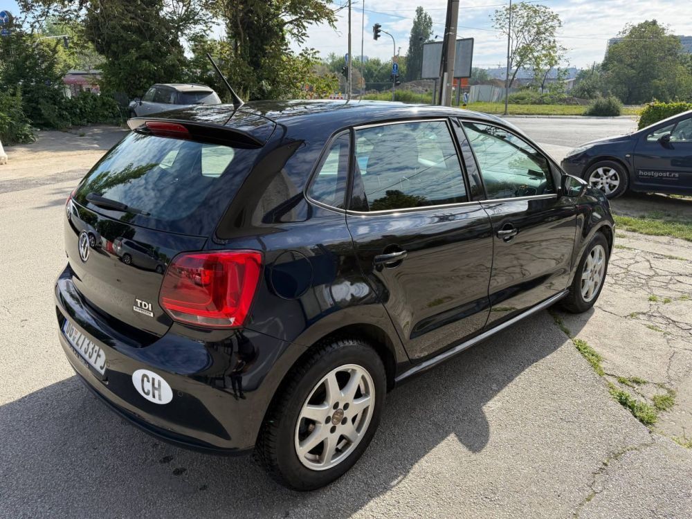 Автомобиль Volkswagen Polo, 2010 г