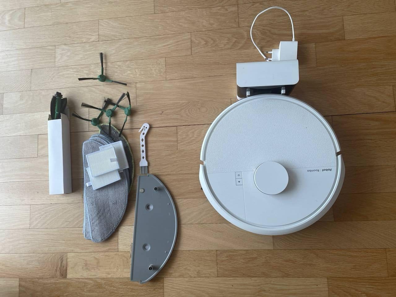 Моющий робот-пылесос iRobot Roomba Combo 105 с точной LiDAR-навигацией. Отлично
