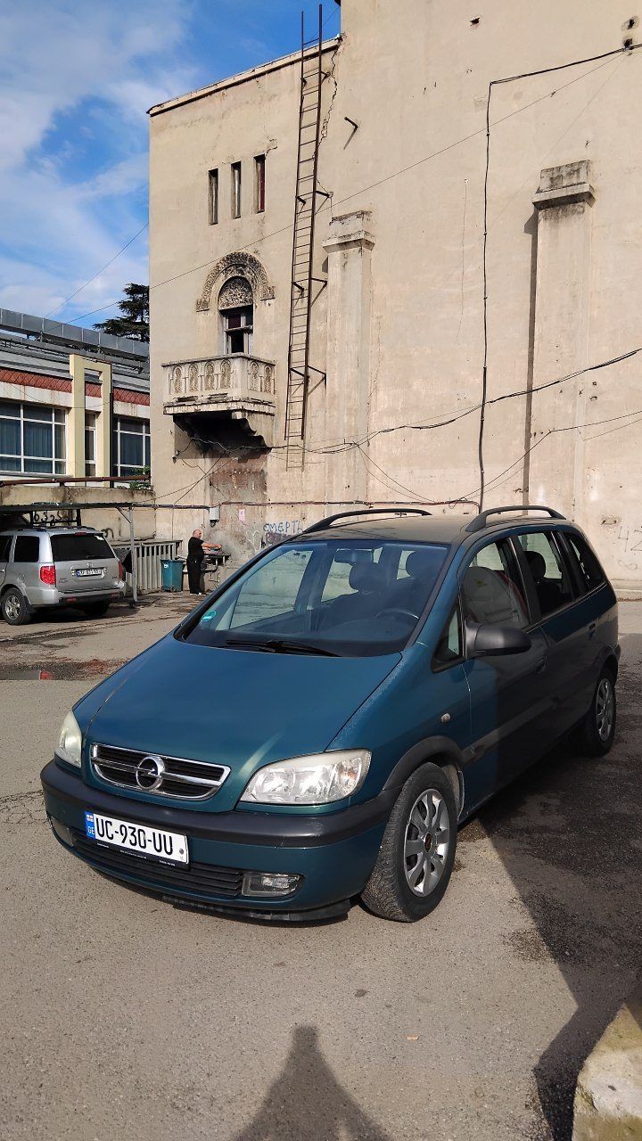 Автомобиль Opel Zafira A Elegance, 2003