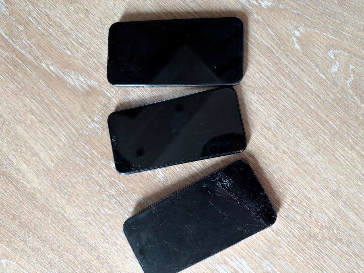Смартфоны Apple iPhone 11 Pro / 13 Pro / 14 Pro, 3 штуки