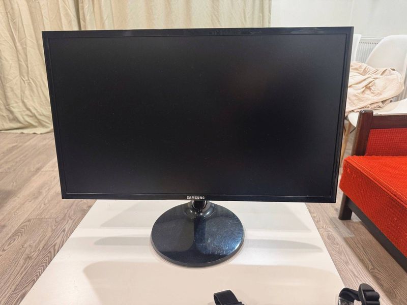 Монитор SAMSUNG LS24F350FHIXCI, 24 дюйма