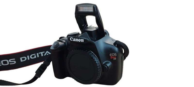 Зеркальная камера Canon Rebel T3, объектив 18-55mm