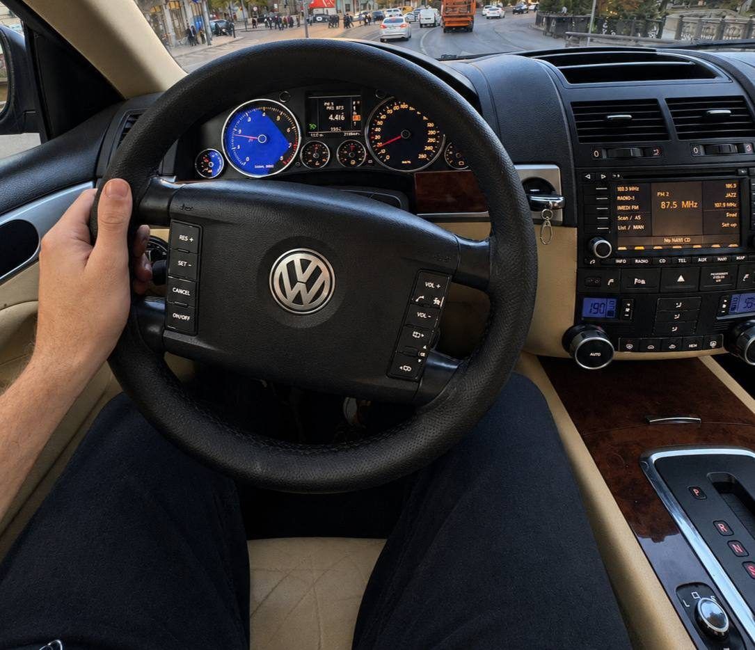Автомобиль Volkswagen Touareg, 2004