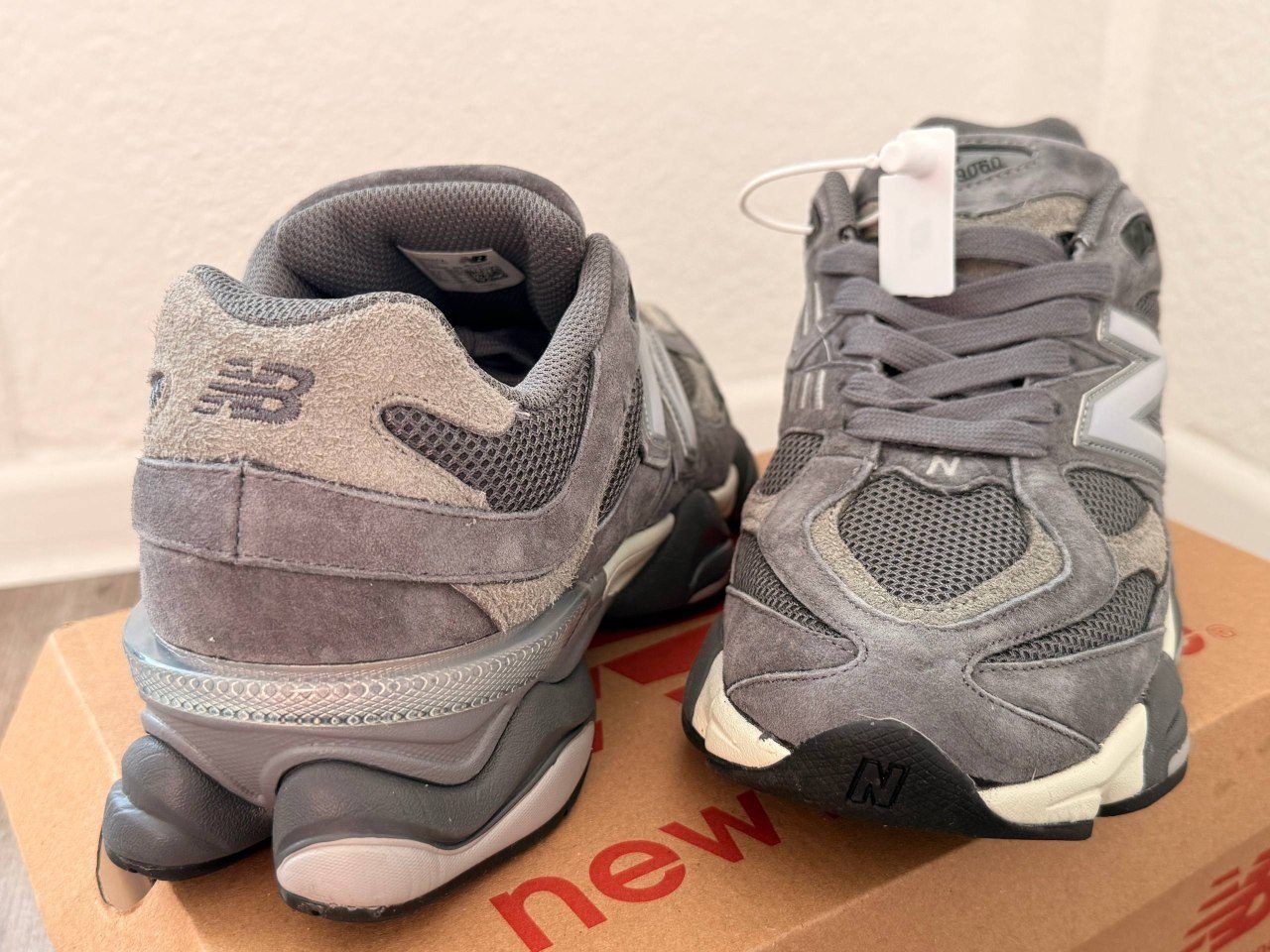 Кроссовки New Balance 9060, размер 43