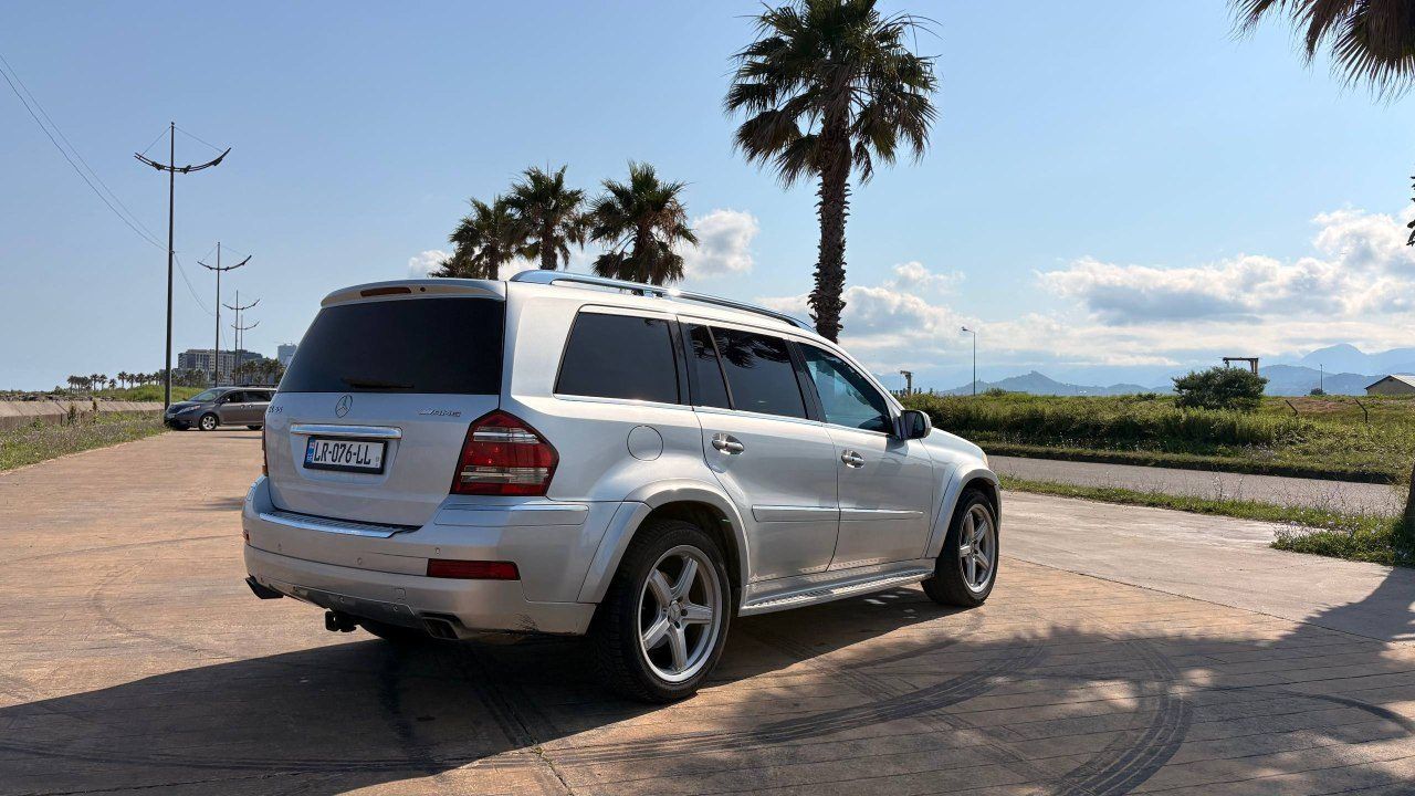 Mercedes-Benz GL550 AMG — просторный 7-местный внедорожник, комфортная езда и по