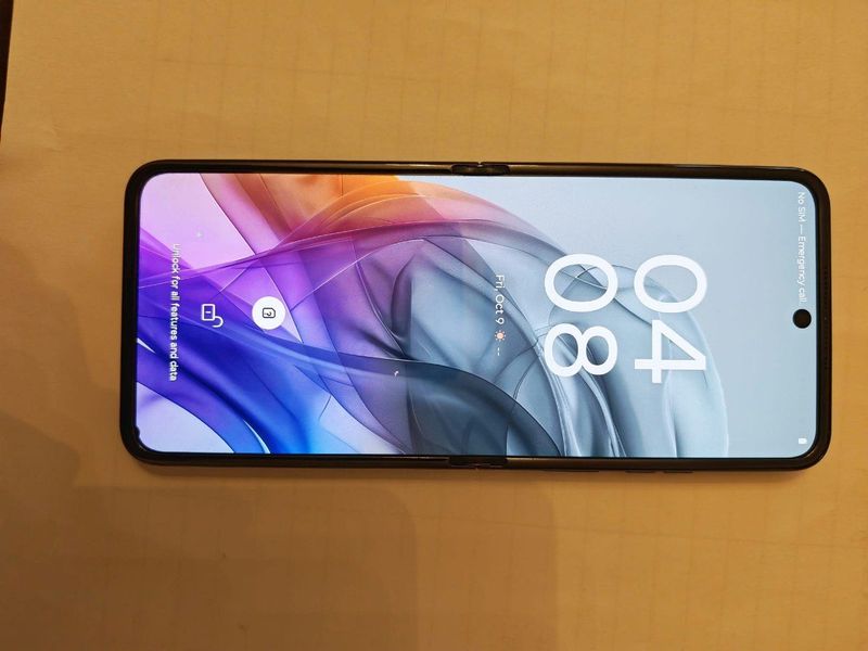Смартфон Motorola RAZR, 2024 года
