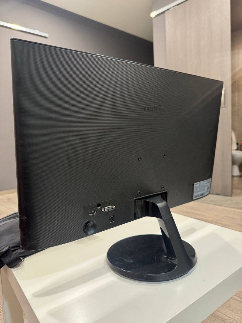 Монитор SAMSUNG LS24F350FHIXCI, 24 дюйма
