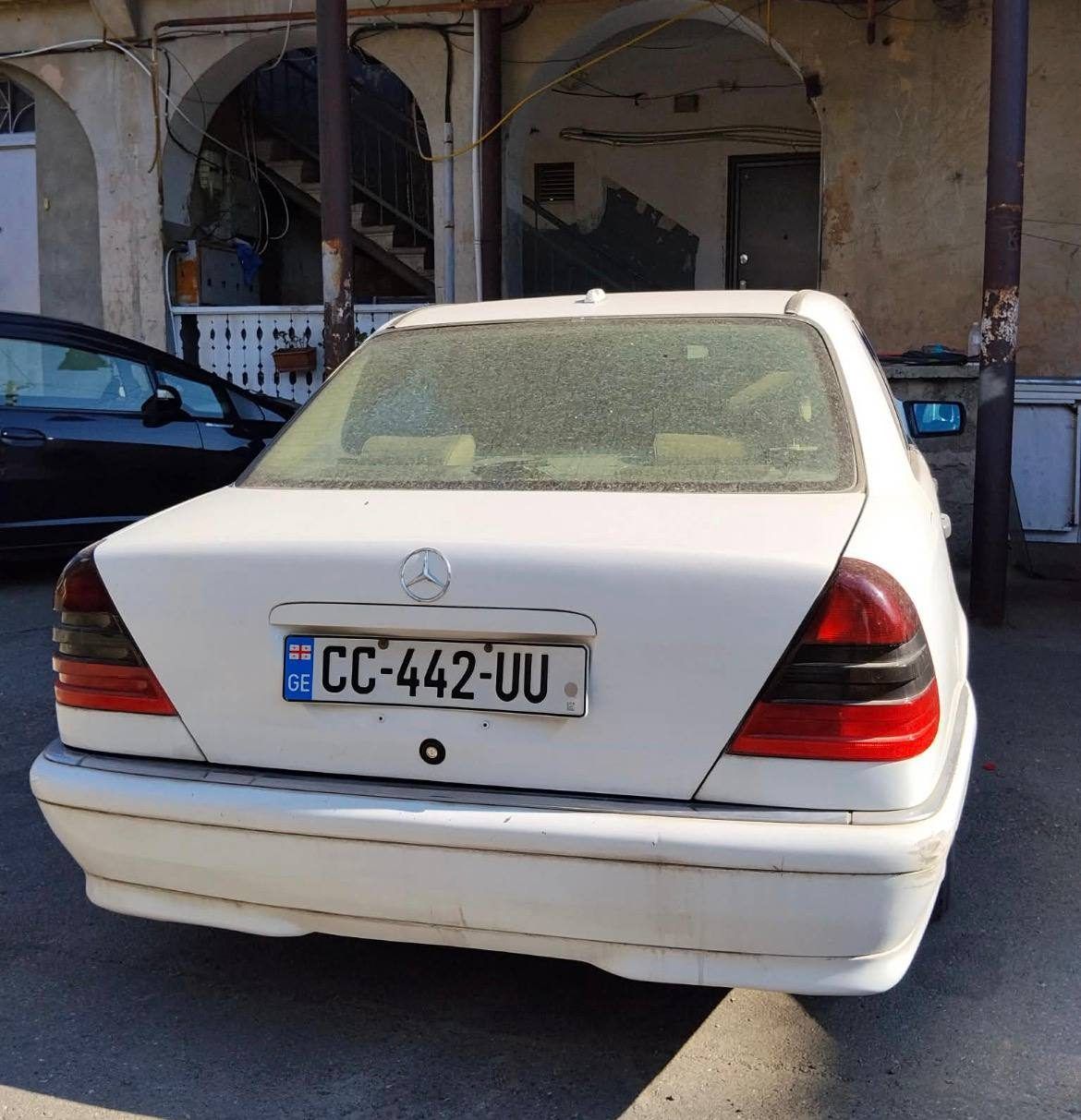 Автомобиль Mercedes-Benz C230, 2000 год