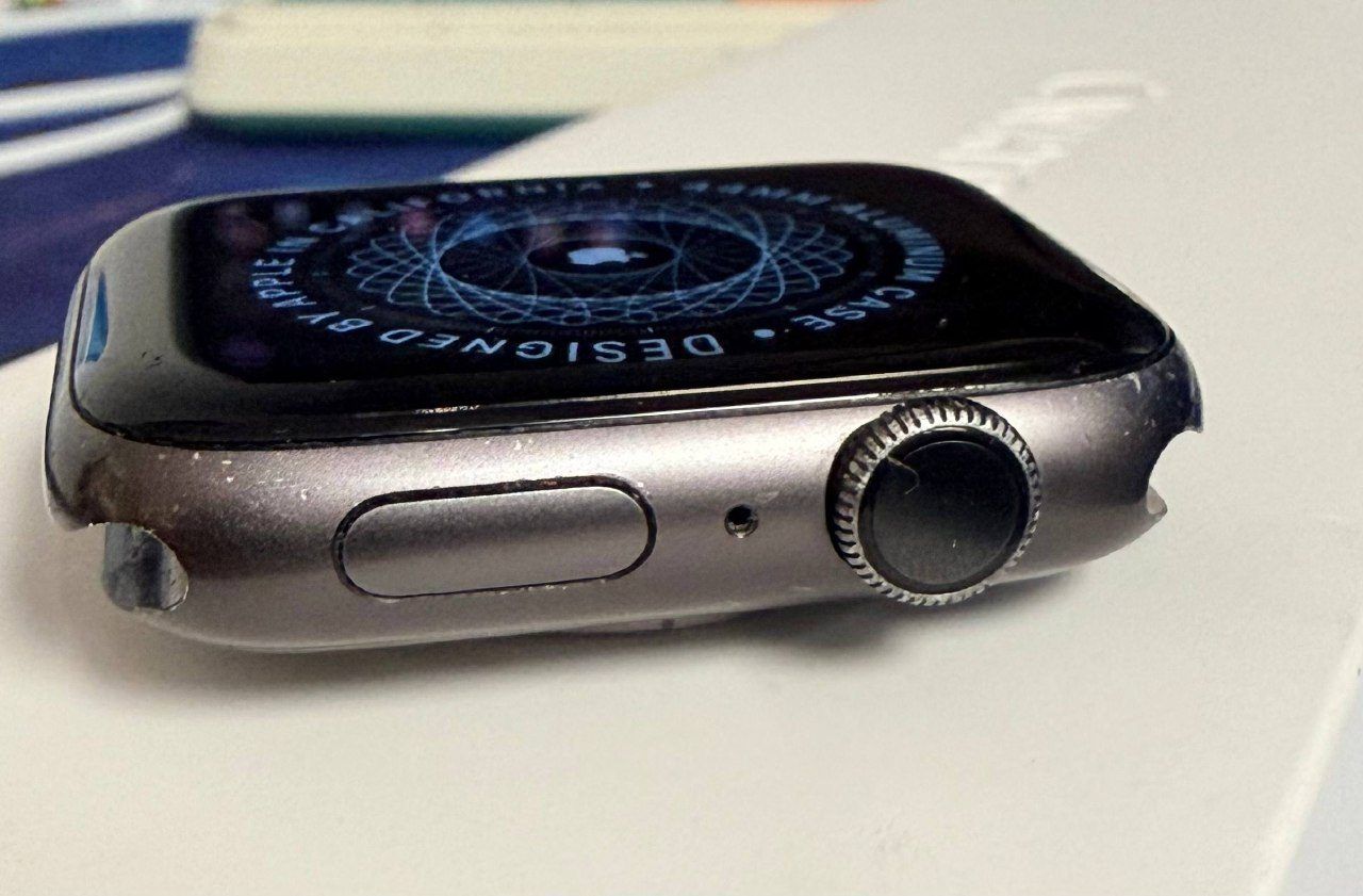 Смарт-часы Apple Watch Series 4, 44 мм