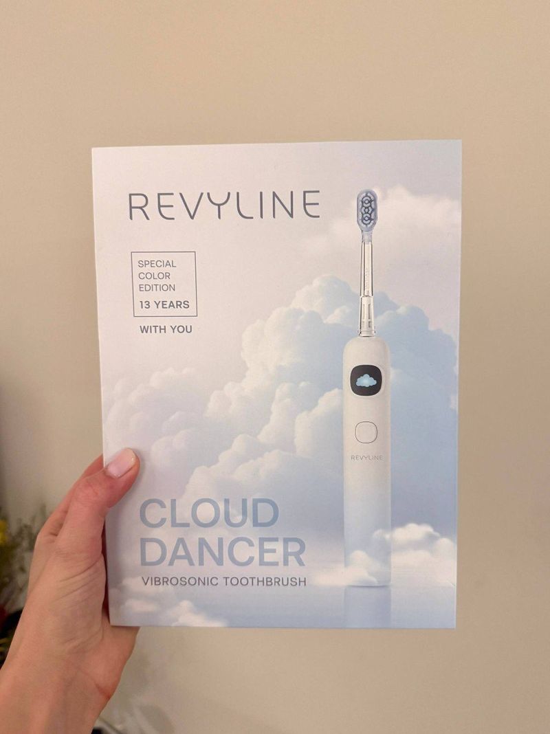 Электрическая зубная щётка Revyline RL 095 Cloud Dancer, новая
