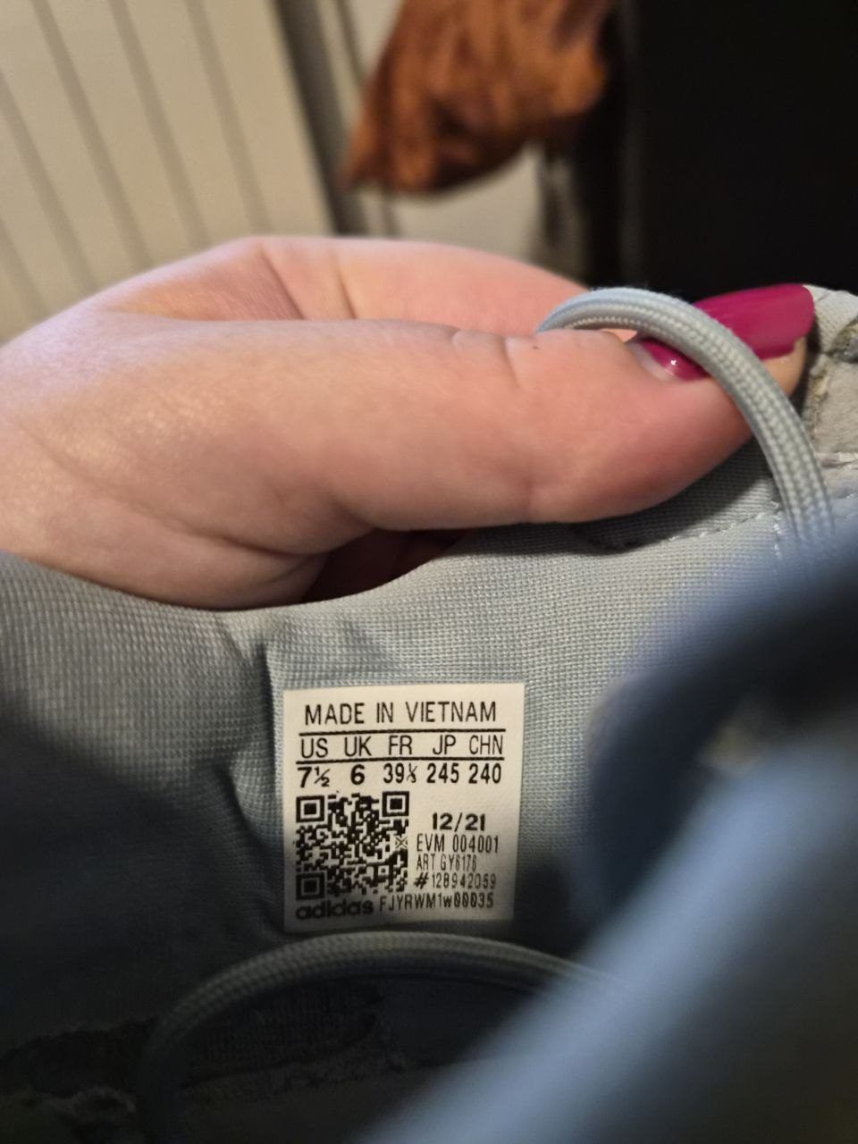 Кроссовки Adidas Ozweego, размер 39 1/3