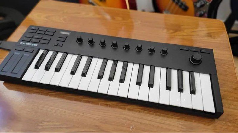 Миди-клавиатура Native Instruments Komplete Kontrol M32, 32 клавиши