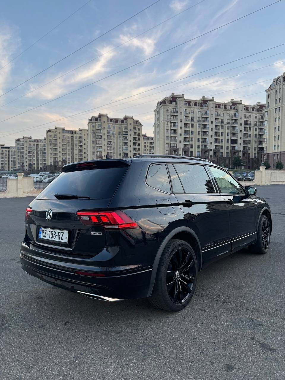 Автомобиль Volkswagen Tiguan, 2021
