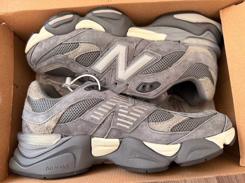 Кроссовки New Balance 9060, размер 43