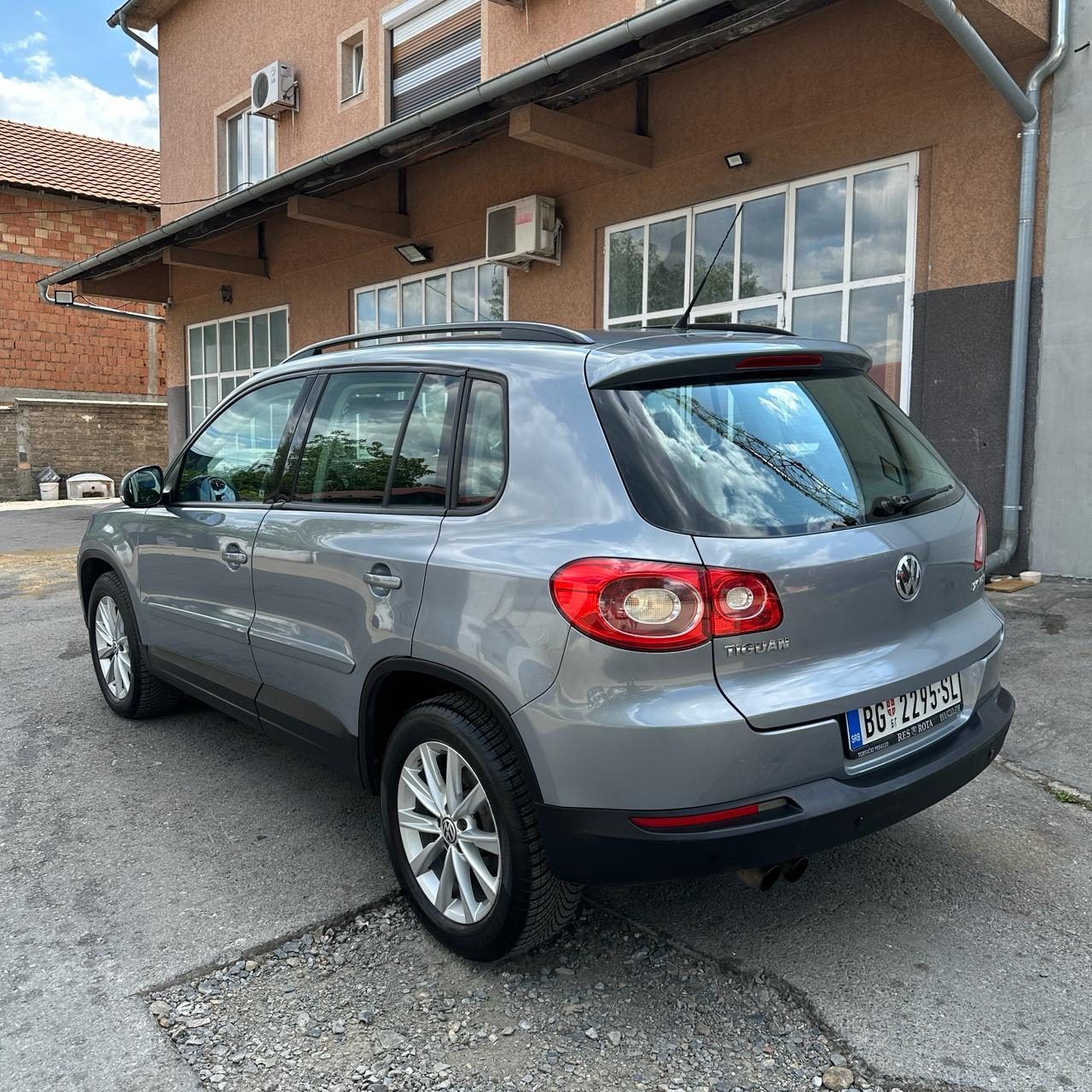 Автомобиль Volkswagen Tiguan, 2007 год
