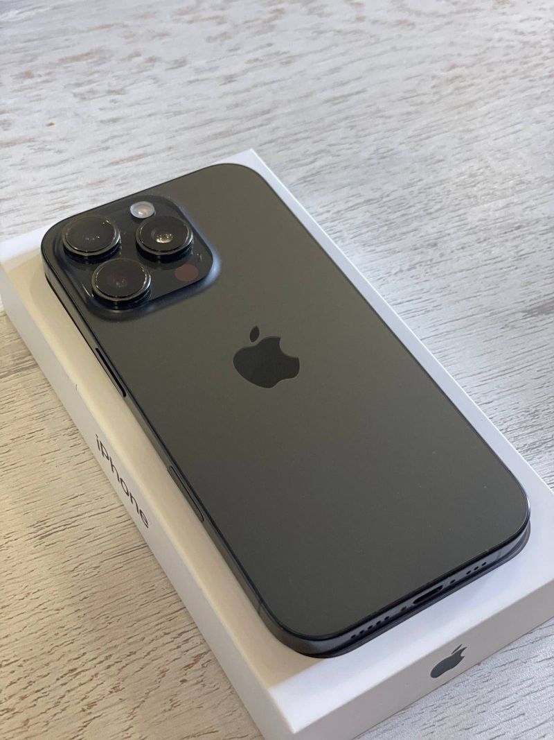 Смартфон iPhone 16 Pro, 128 GB